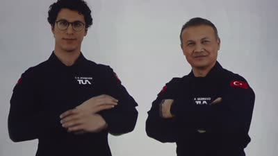 Türkiye’nin ilk astronotu Gezeravcı, öğrencilerle bir araya geldi