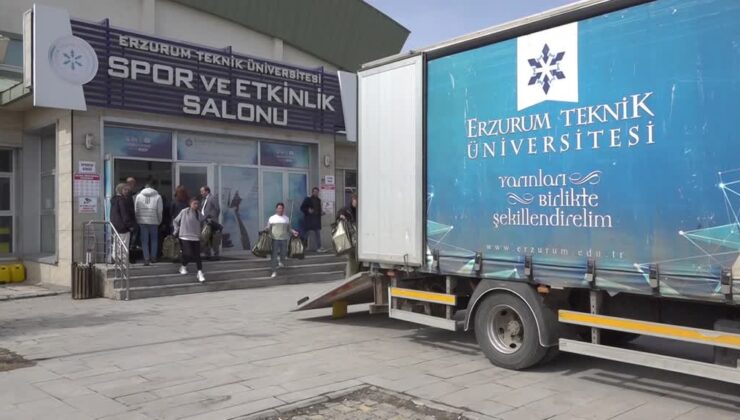 Üniversite öğrencileri 7 yıldır çocukları bayramlıklarla sevindiriyor