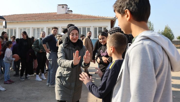 Üniversite öğrencileri projeleriyle kırsaldaki çocukların yüzünü güldürüyor