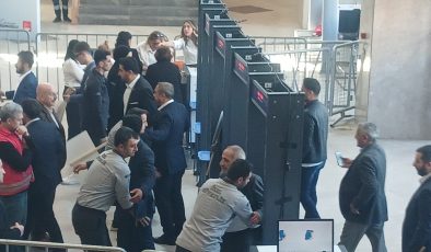 Özel güvenliklerin elle araması tepki çekti