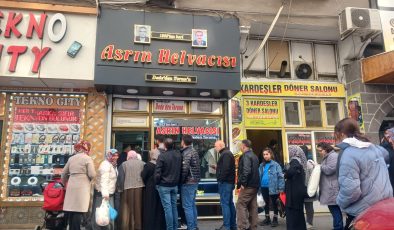 Diyarbakır’da Helva Kuyruğu uzadıkça uzadı
