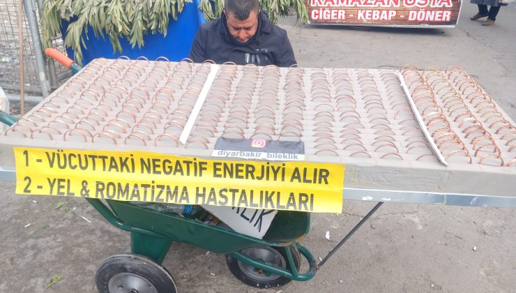 Diyarbakır’da şifa kaynağı bakır bileklikler yoğun ilgi görüyor