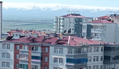 Mart Ayında Karacadağ tepesi kara büründü