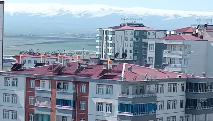 Mart Ayında Karacadağ tepesi kara büründü