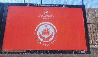 Diyarbakır’daki Billboardlara ‘2025 Aile Yılı’ afişleri asıldı