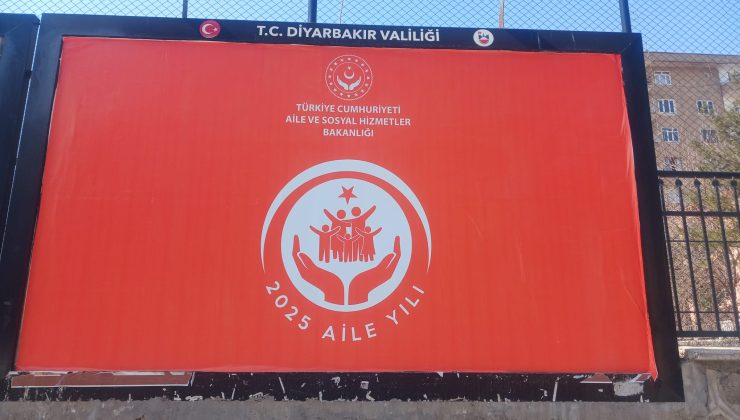 Diyarbakır’daki Billboardlara ‘2025 Aile Yılı’ afişleri asıldı