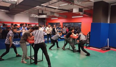 Diyarbakır’da Okul Sporları Bilek Güreşi Müsabakaları nefes kesti