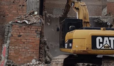 Bağlar Belediyesi’nden Metruk Bina Yıkımı