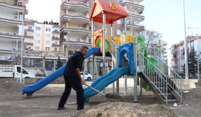 Kayapınar Belediyesi’nden parklarda bakım ve onarım seferberliği