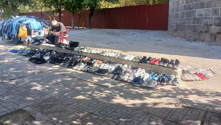Bayram öncesi ikinci el ayakkabı tezgahları kuruldu