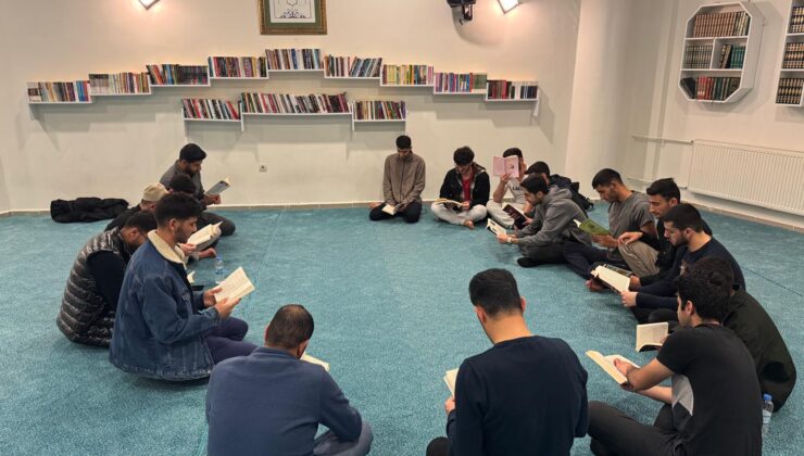 Selahaddin Eyyubi Erkek Öğrenci Yurdu mescidi, kitaplarla buluşuyor