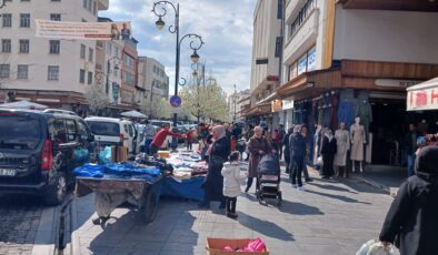 Bayram İşportacıları Tarihi Sur’da Tezgah Açtı