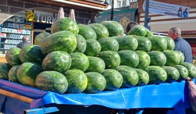 Diyarbakır’da karpuz tezgahlarda, fiyatlar cep yakıyor!