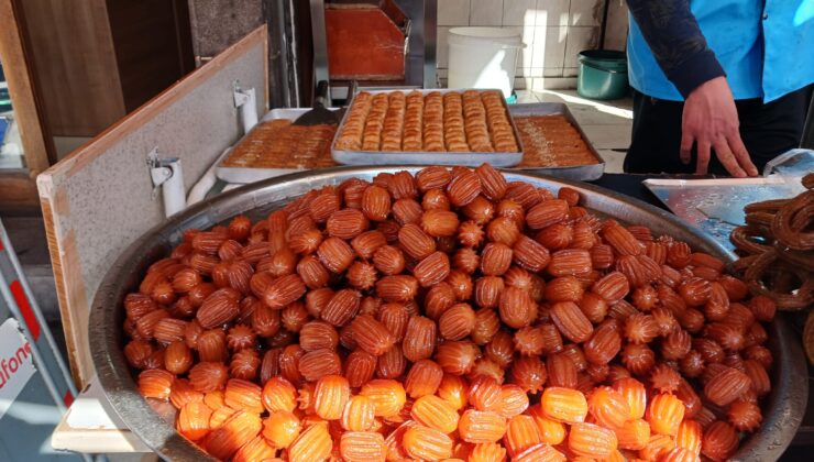 Ramazan Sofralarında Tatlı Rekabeti: Tulumba tatlısı halka tatlıya rakip oldu