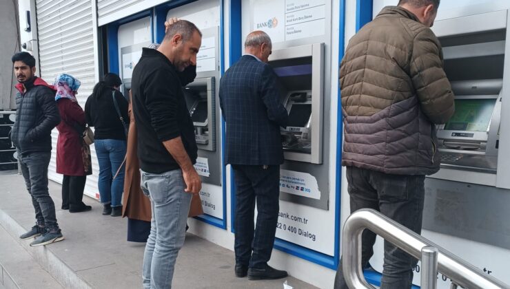 Diyarbakır’daki ATM’lerde bayram yoğunluğu