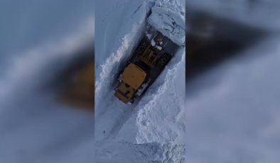 Yer yer 4 metre karın bulunduğu üs bölgesinin yolu açıldı