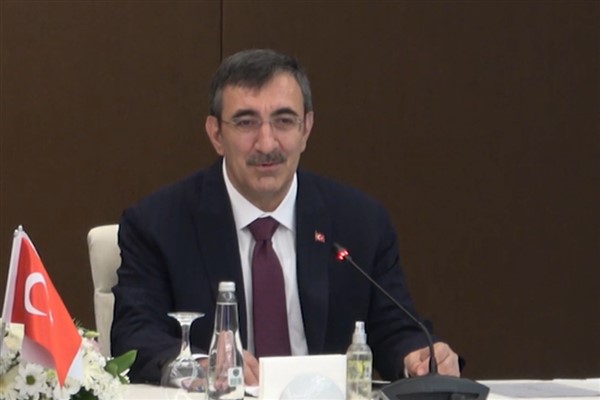 Yılmaz: Erdoğan’a hakaret eden zehirli dili lanetliyoruz
