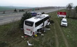 Yoldan çıkan otobüs boş araziye girdi, 11 yaralı