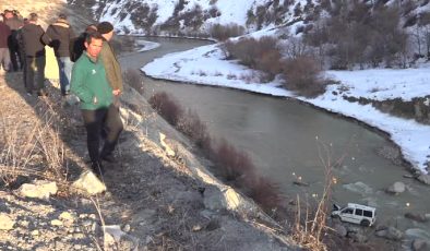 Zap Suyu’na düşen araçtaki baba öldü, oğlu yaralandı