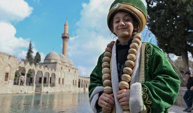Tarihi Balıklıgöl ramazan ayında ziyaretçilerini ağırlamaya devam ediyor