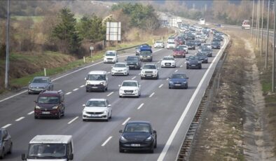 Yollarda bayram tatili hareketliliği yaşanıyor