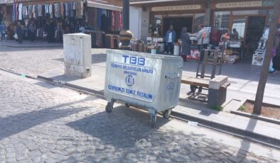 Onlarca Çöp  Konteynerı Bırakıldı