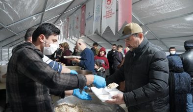 Deprem bölgesinde ramazan ayının ilk iftarı