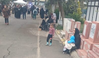 Dilenciler mezarlıklara akın etti