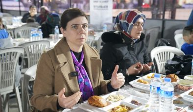 Eş Başkanlar halkla birlikte oruçlarını açtı