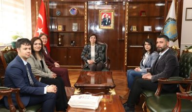 Fransa Büyükelçisi Dumont Büyükşehir Belediyesini ziyaret etti