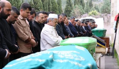 Trafik kazasında hayatını kaybeden 6 kişinin cenazeleri defnedildi