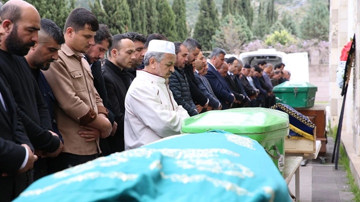 Trafik kazasında hayatını kaybeden 6 kişinin cenazeleri defnedildi
