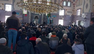 İlk Cuma’da Camiler Doldu Taştı