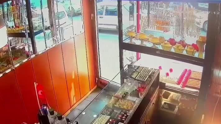 Kuyumcudan altın taç çalan zanlı yakalandı