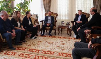 CHP Genel Başkanı Özel’den, gazeteciler Kozok ve Varol’a taziye ziyareti
