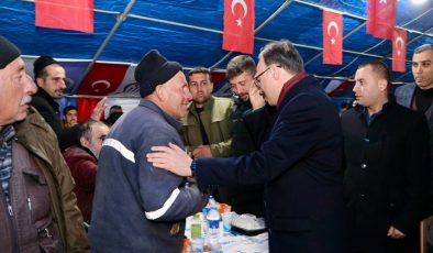 Siirt’te vatandaşlar iftar çadırında ilk iftarını yaptı