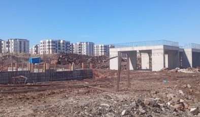 Oğlaklı’da Ticari Bölümlerin İnşasına Başlandı