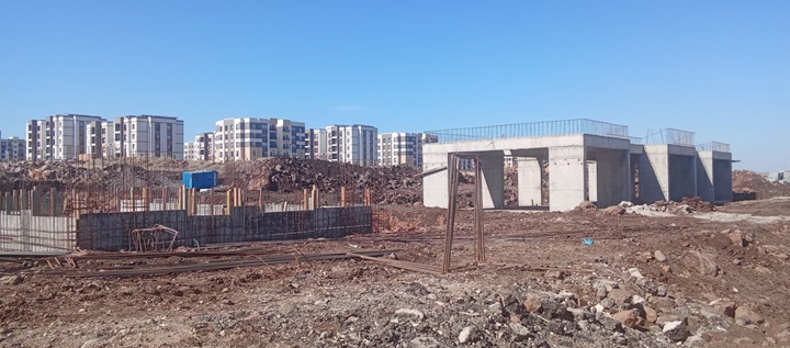 Oğlaklı’da Ticari Bölümlerin İnşasına Başlandı