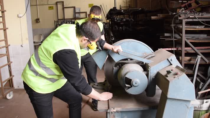 Üniversite öğrencileri hurda metallerden leyleklere yuva yaptı