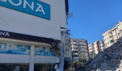 Yıkım Çalışmasında Bitişikte Yapı Zarar Gördü