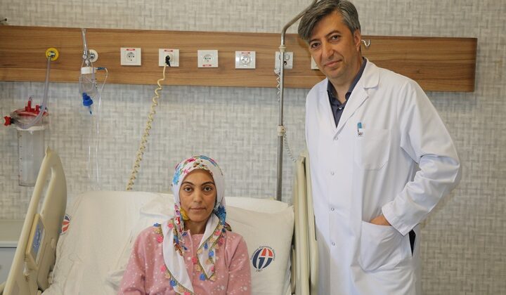 Vücudundaki 5 böbrekle yaşamını sürdürüyor