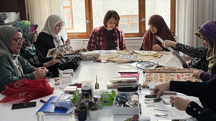 5 katlı kurs merkezi ev kadınlarının ikinci adresi oldu