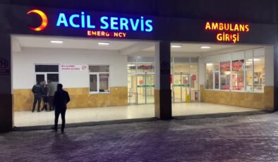 Yemekten sonra fenalaştılar: 53 üniversite öğrencisi hastaneye kaldırıldı
