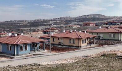 İndere’de 144 köy evi hak sahiplerine teslim edildi