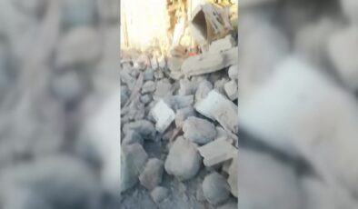 Ahır ve ev çöktü: 35 küçükbaş hayvan telef oldu