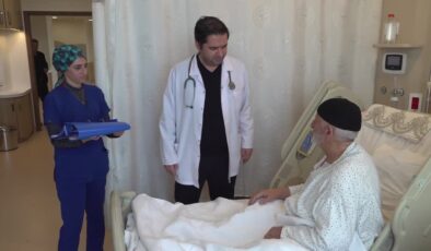 Yaşına rağmen ameliyat oldu, nefes aldı ve yeniden yürümeye başladı