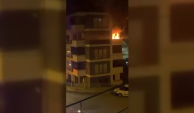 Apartmanda çıkan yangında ikisi çocuk 5 kişi dumandan etkilendi