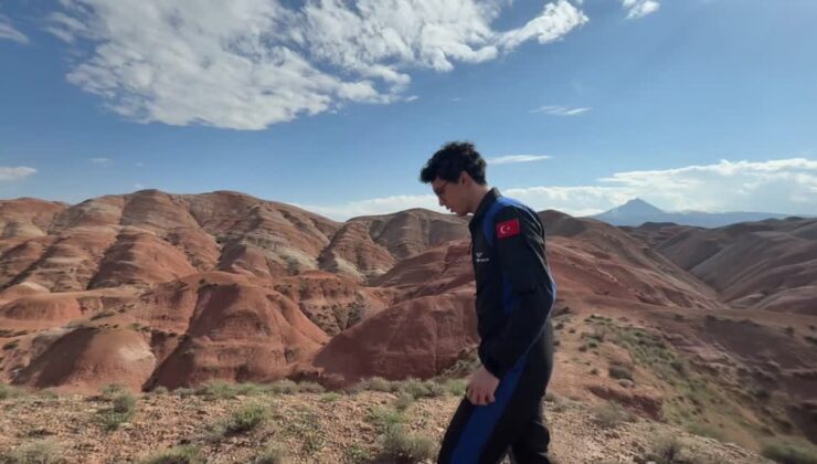 Astronot Atasever, Gökkuşağı Tepeleri’ne hayran kaldı