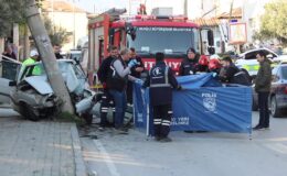 Aydınlatma direğine çarpan araçtaki sürücü hayatını kaybetti