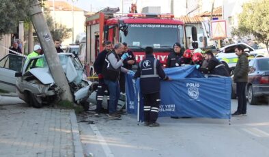 Aydınlatma direğine çarpan araçtaki sürücü hayatını kaybetti